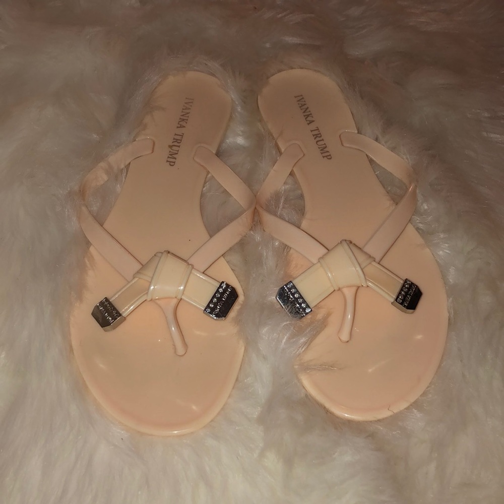 Ivanka Trump Flip Flop Sandals Size 9